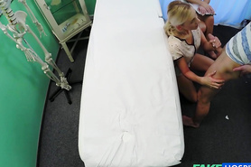 Медсестра трахается с пациентом в кабинете